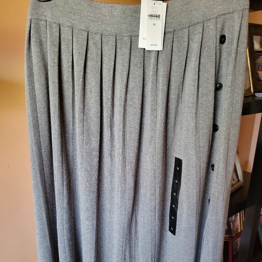 Pleated skirt